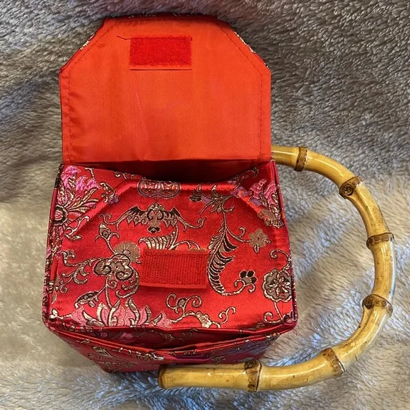 Novelty & Fun “Take Out” Purse - Picture 5 of 12